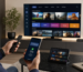 Téléviseur avec interface de streaming, télécommande et smartphone affichant un paiement réussi pour l’abonnement